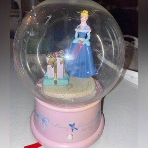 Vintage Disney plastic Cinderella collectable snow globe